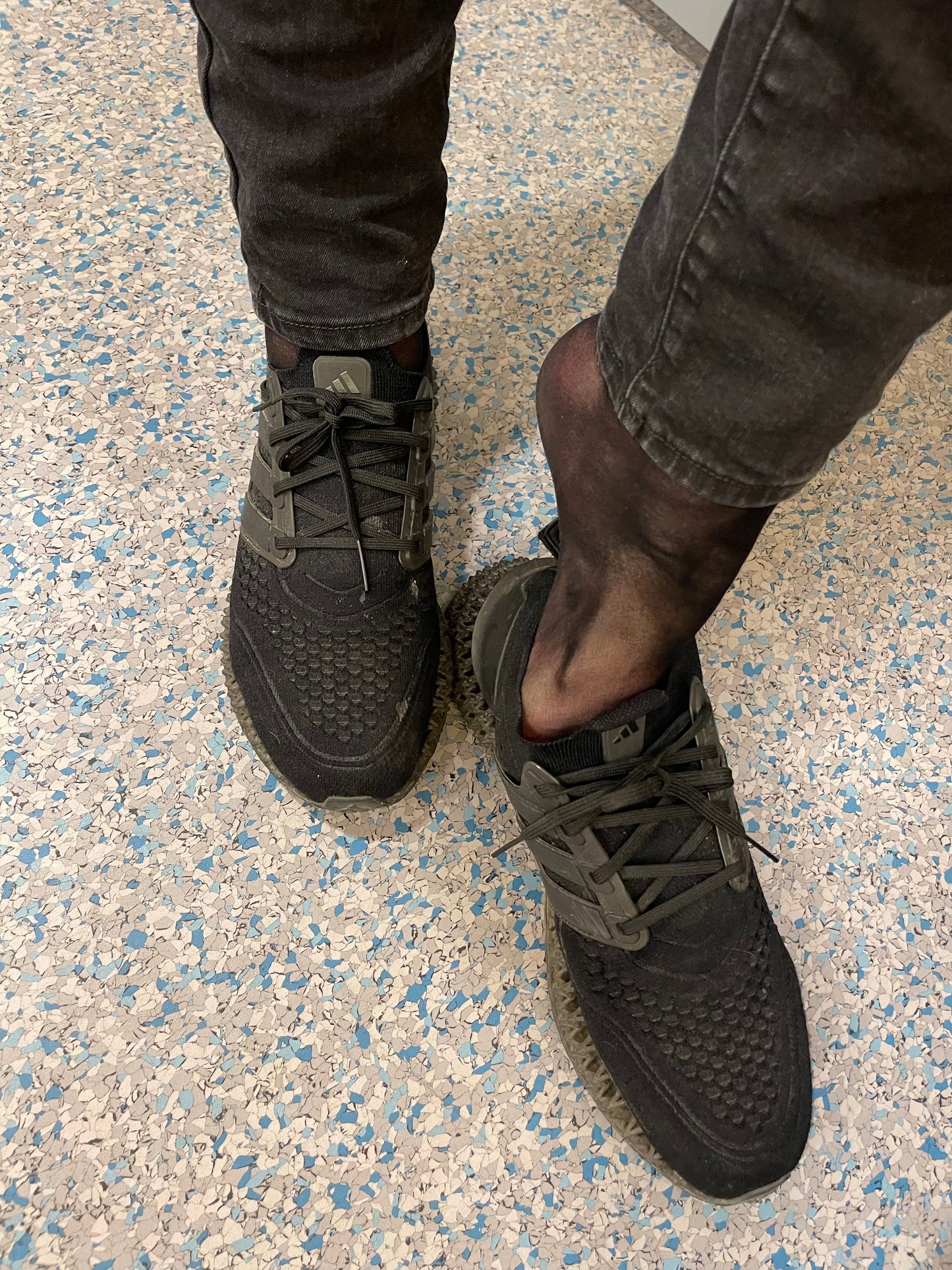 Getragene schwarze Nylonsocken mit Fußduft – Tragedauer wählbar