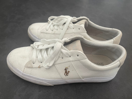 👟 Warum getragene Sneaker mit Fußduft so begehrt sind – und was dieses Paar von Blonde&Curvy so besonders macht