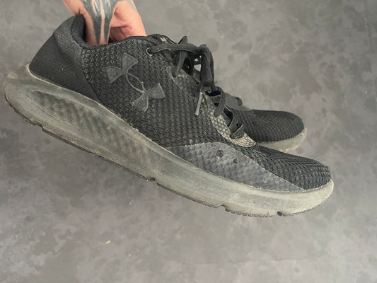 Wenn Schuhe Geschichten erzählen – Getragene Sneaker mit Fußduft von Blond & Curvy