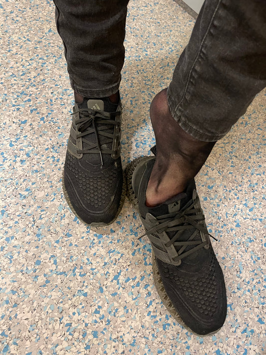 Getragene schwarze Nylonsocken mit Fußduft – Tragedauer wählbar