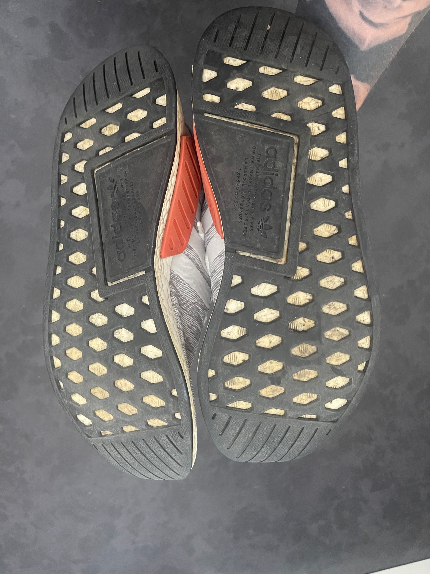 Extrem getragene Markensneaker | Schweiß & Fußduft pur | Für Krafttraining & Radsport | Blond & Curvy Original