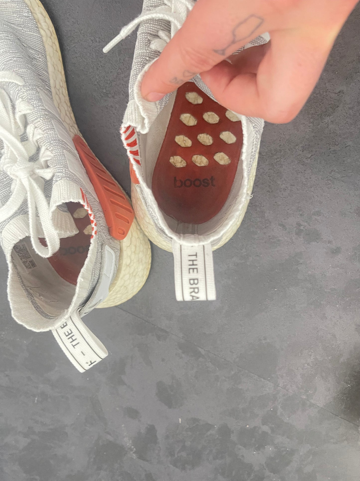 Extrem getragene Markensneaker | Schweiß & Fußduft pur | Für Krafttraining & Radsport | Blond & Curvy Original