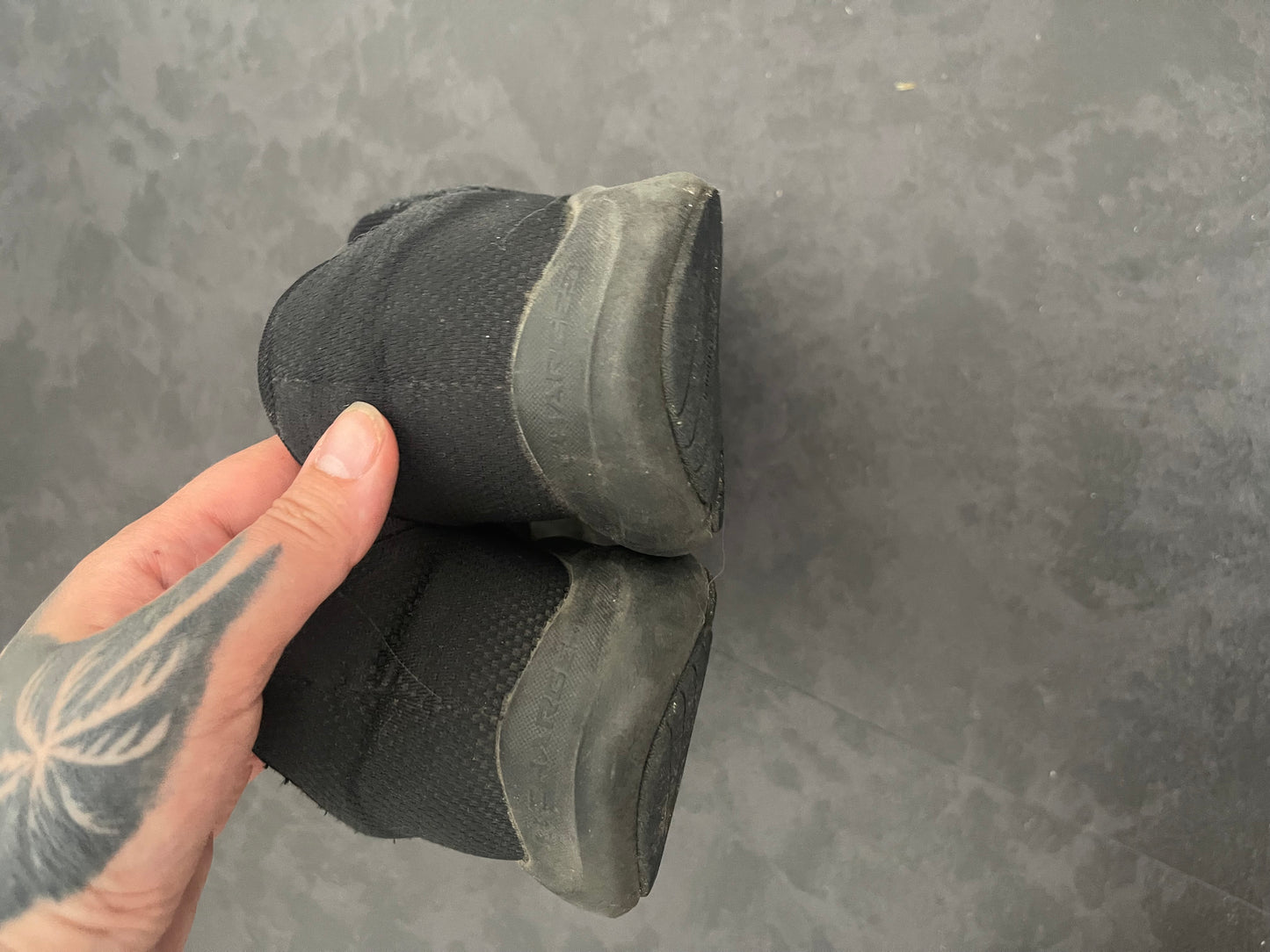 Getragene Sneaker mit intensivem Fußduft – Original getragen von Blond & Curvy | Wunschdauer wählbar | Wandern, Gartenarbeit, Alltag